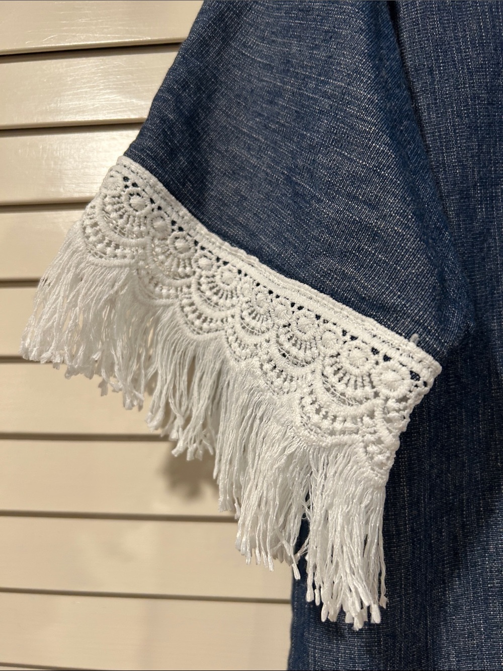 Denim-Look Top with White Lace Fringe Sleeves Size L - Picture 3 of 4